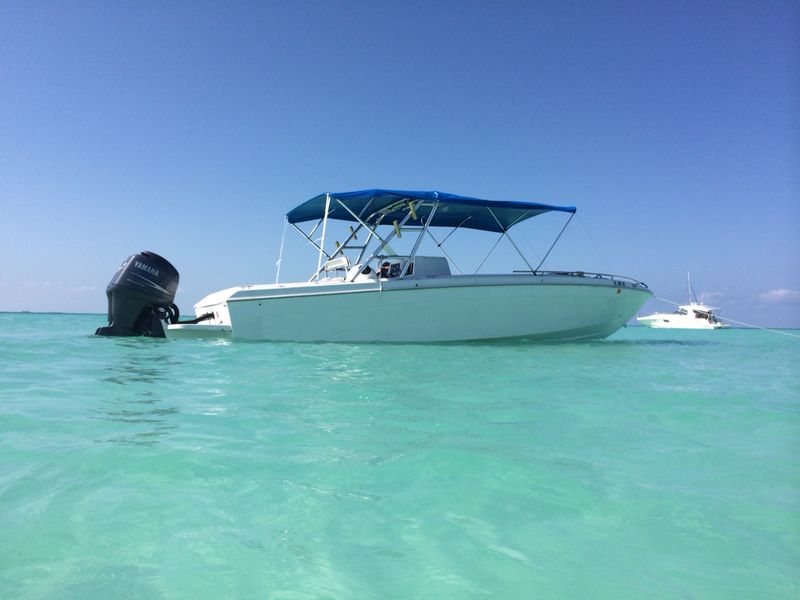 Isla Mujeres Central console Rent a boat