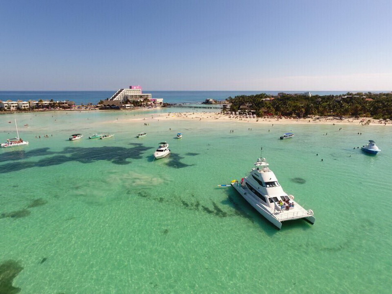 Luxury yachting Isla Mujeres