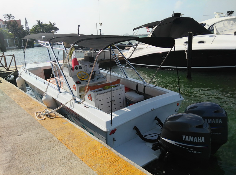Central console commander boats at Isla Mujeres