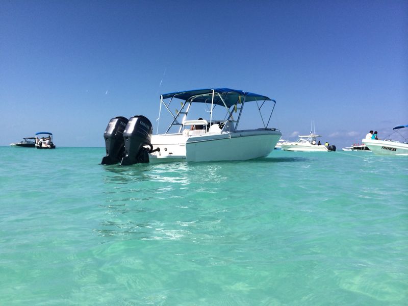 Isla Mujeres Central console  Rent a boat