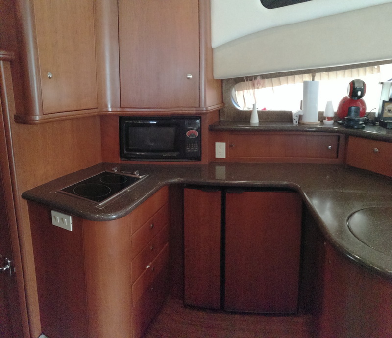 Cacnun boat silverton Kitchen