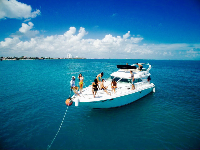 Rent a Yacht Sea Ray  in Cancun