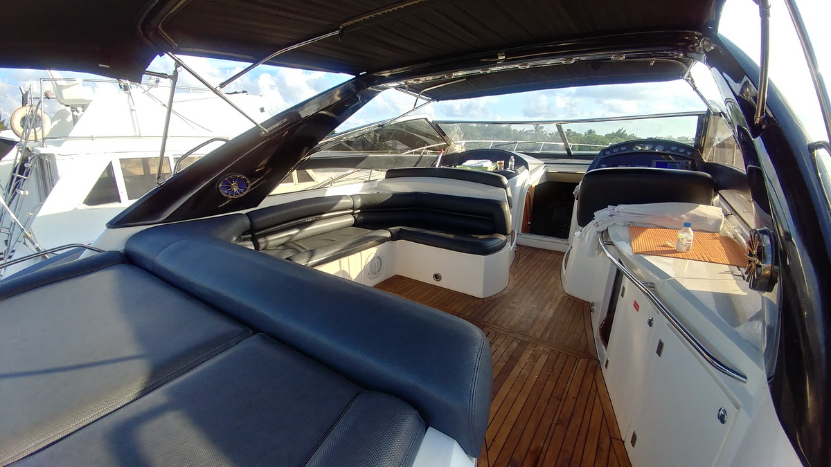 Sunseeker Yacht sport for rent at Cancun