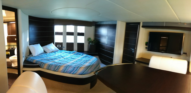 Azimut yacht 68 ft with waverunner Jetski