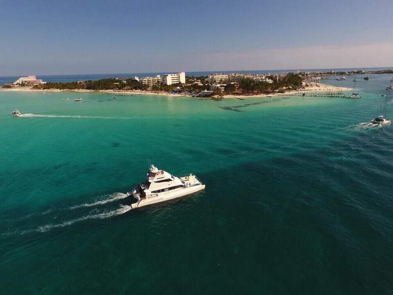 Luxury boat trip at Isla Mujeres