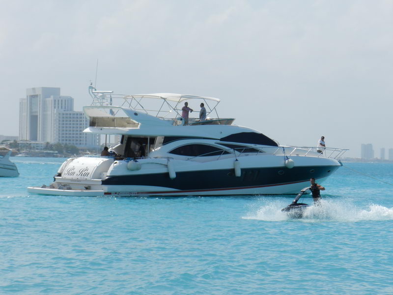 luxury yacht charter cancun yates