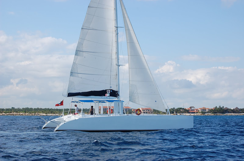 Catamaran for rent to sail at marina Puerto Aventuras groups…
