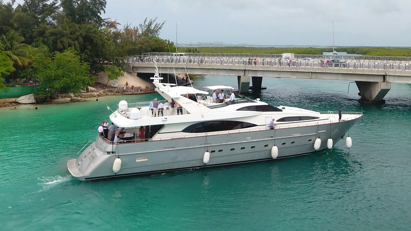 luxury yacht charter cancun yates