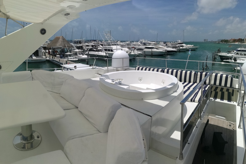 Azimut 100 ft mega yate de lujo con jacuzzi