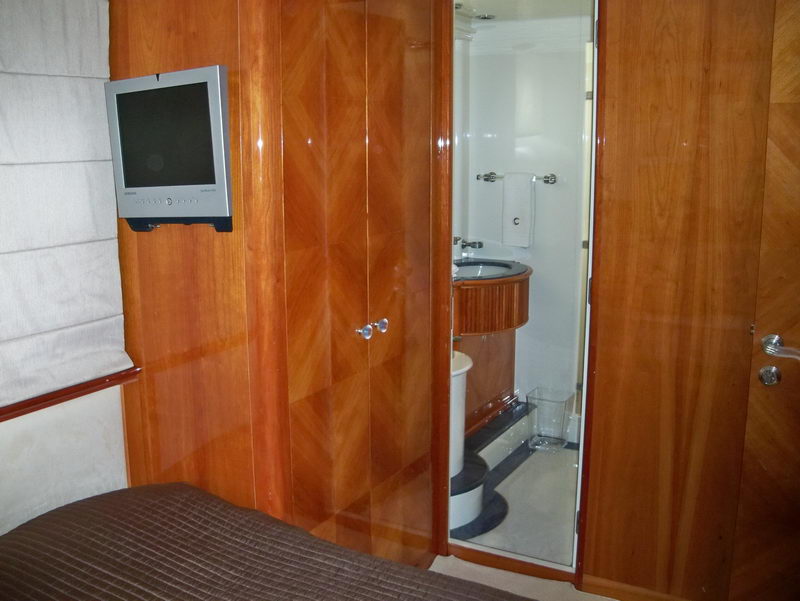 Azimut 100 ft mega yacht bathroom