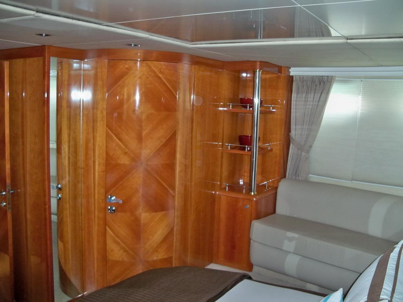  habitaciones de Azimut 100 ft mega yate de lujo