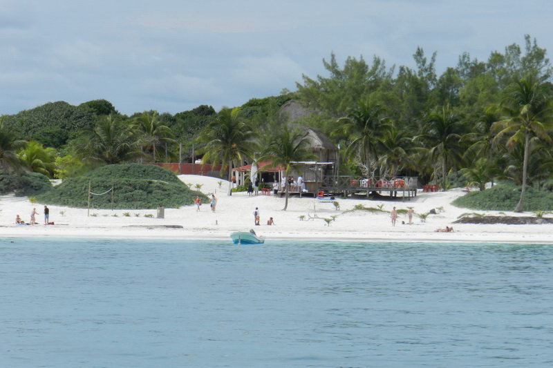 Excursión de esnórquel desde catamarán Raiatea en aguas turquesas del Caribe, arrecife Riviera Maya