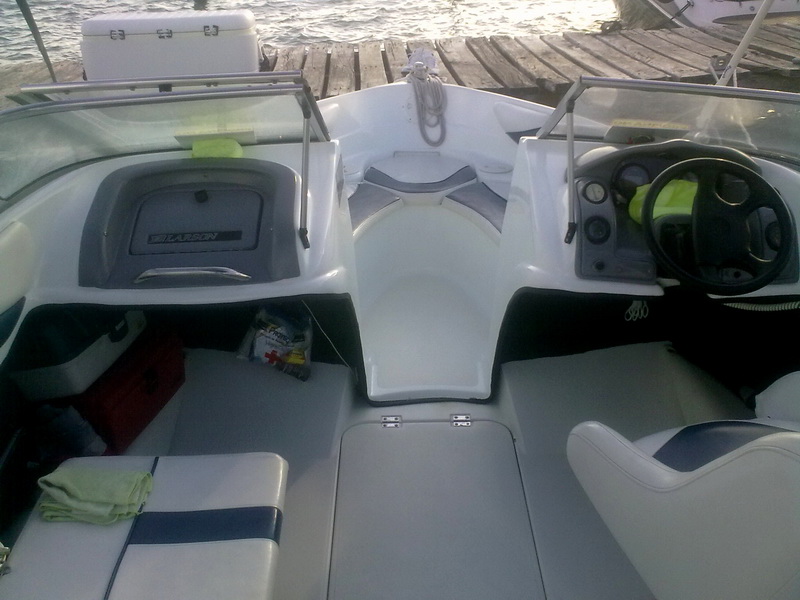 Small cuddy boat rider