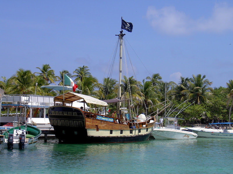 Celebrations at boat in Cancun charter cocktail groups meeti…