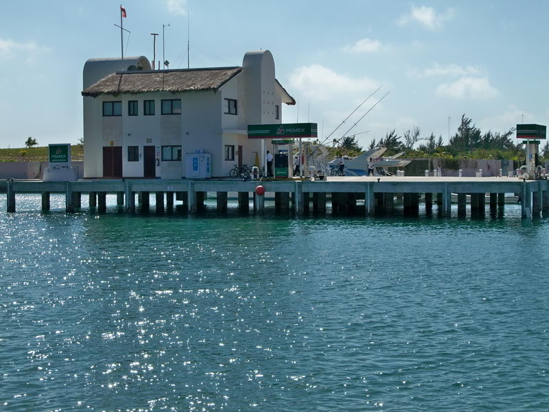 Yacht gas station cancun