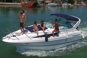 Bayliner 35 feet 8 people boat