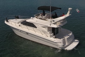 Cancun Sea Ray with Fly bridge yahct