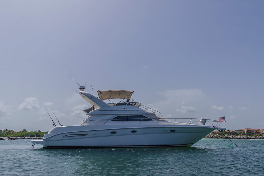 SeaRay 51 4 Piratas with flybridge at Puerto Aventuras marina