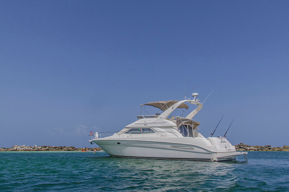SeaRay 51 approaching Inha Reef, turquoise Caribbean water