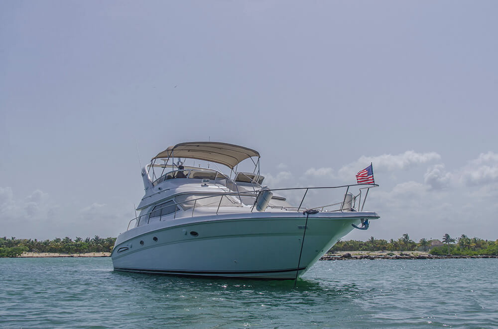 4 Piratas returning to the Puerto Aventuras marina channel after the tour