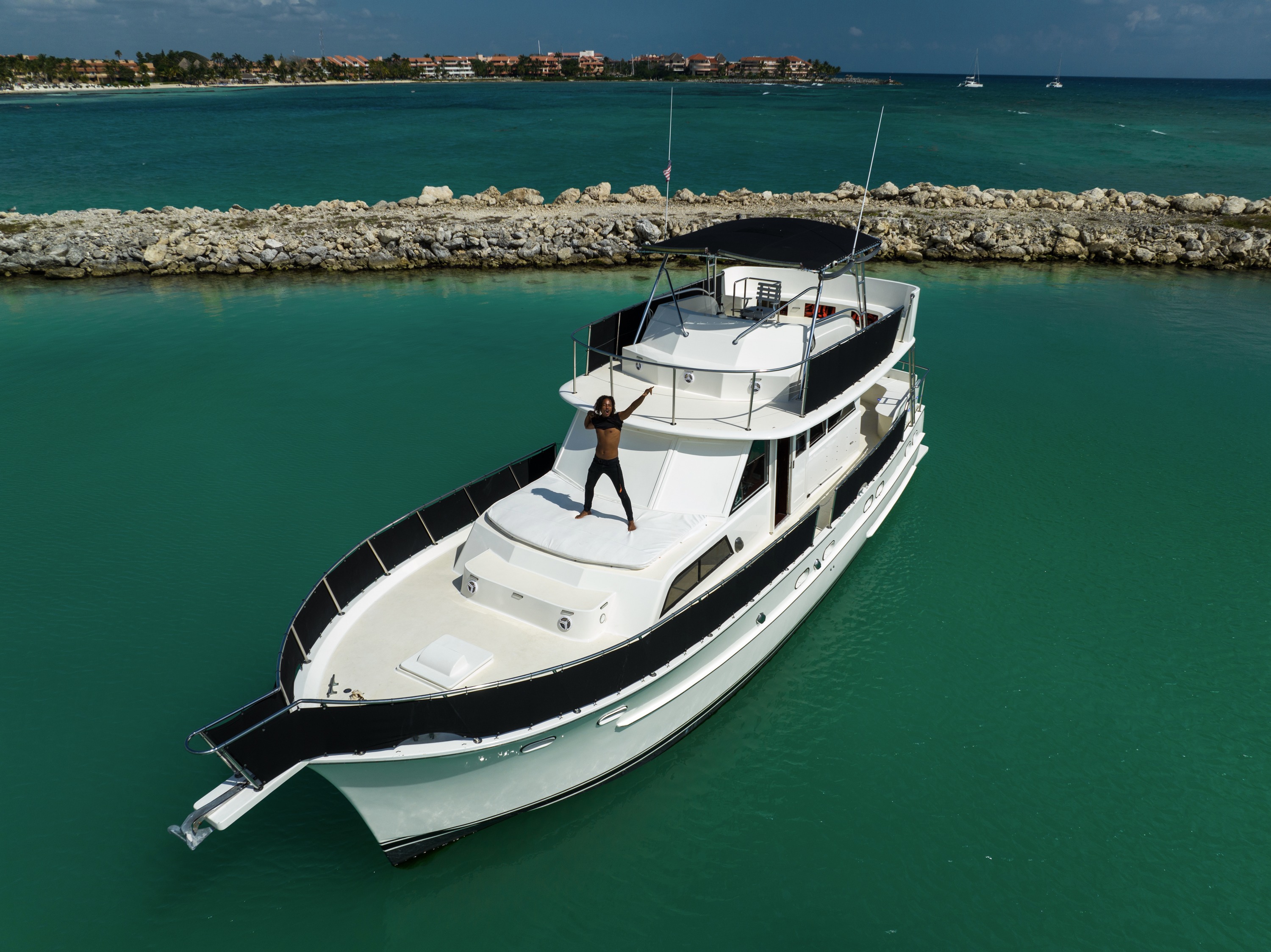 Dos Piratas 53-ft yacht view — Puerto Aventuras marina, Riviera Maya