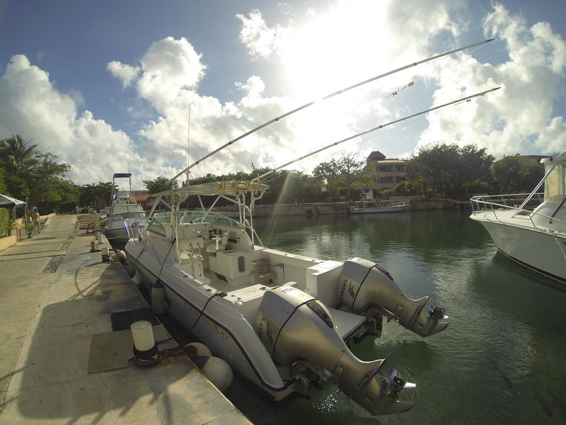 Powerful boat Puerto Aventuras