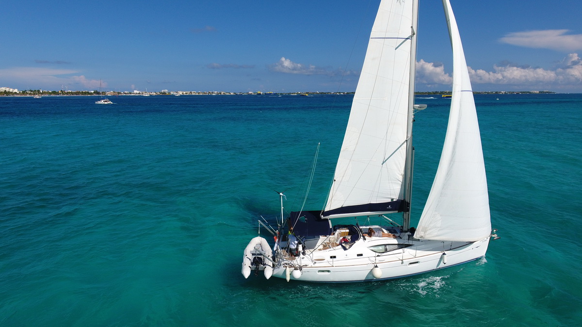 sailboat charter cancun