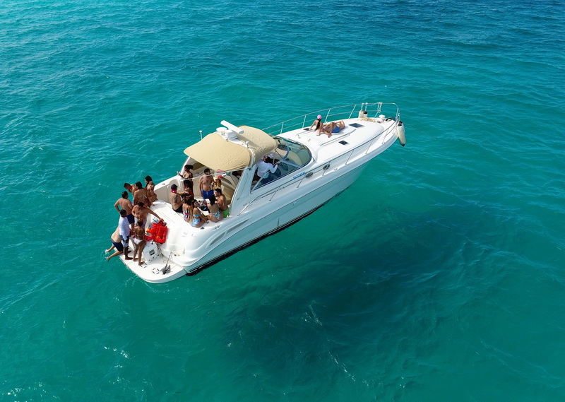 Rent a yatch Sea Ray Cancun