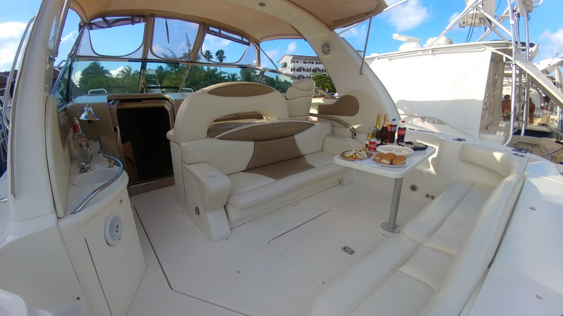 Rent a boat Sea Ray Isla Mujeres tour 