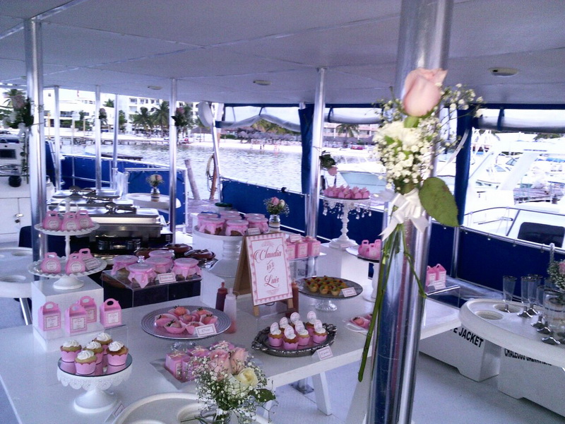 Boat decoration and cake for wedding aboard